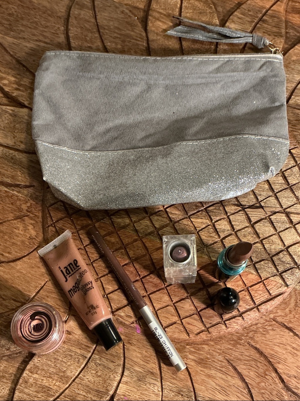 💄Assorted Nude Lip Gloss & Taupe Lipstick Duo with Cosmetic Pouch 6 pieces